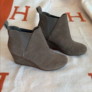 Toms Women's Dark Taupe Wedge Ankle Boots Like New